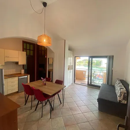 Beach Apartment Vantacici